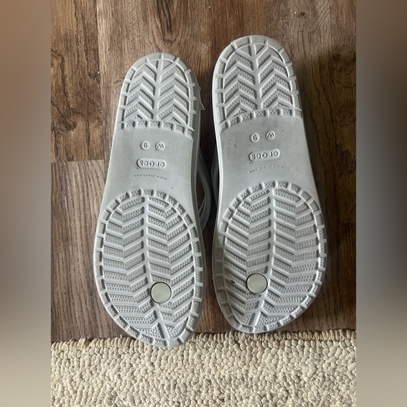 Crocs, iconic comfort, flip-flops, gray women’s 9 very good condition - Picture 5 of 10